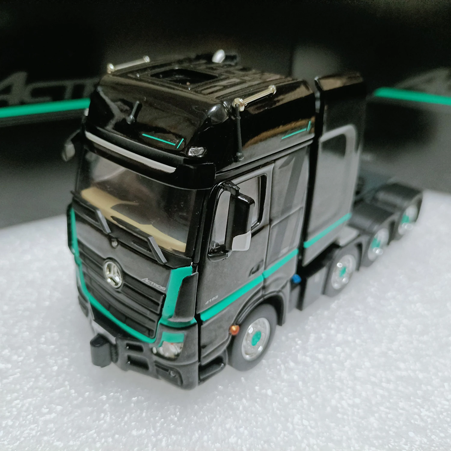 LMC 1:50 Scale Diecast Alloy Benz Actros GlGASPACE 8x4 Trailer Transport Truck Toys Cars Model Classic Adult Gift Static Display