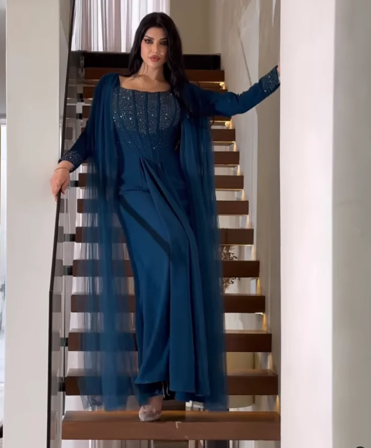 فساتين سهرة فاخرة باللون الأزرق الداكن بأكمام طويلة مع لف كريستال مطرز حسب الطلب من الجيرسيه حسب الطلب للمناسبات الراقصة