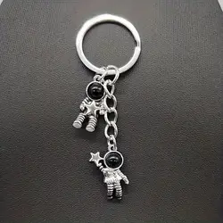 1pc Retro Space Travel Astronaut Key Ring For Men, Metal Astronaut Pendant Keychain, Jewelry Accessories For Backpack