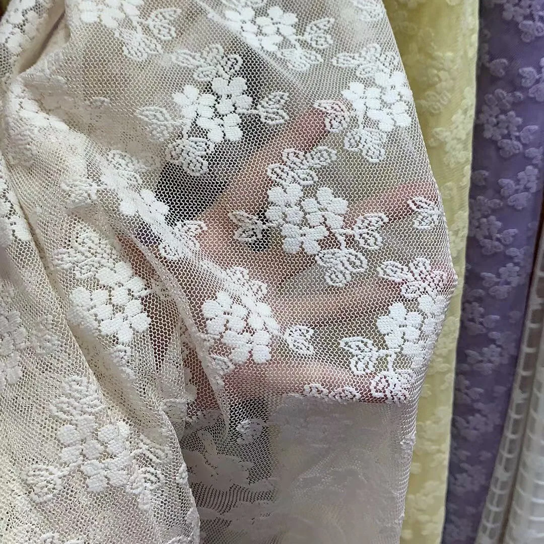 

Полиэфирное кружево, неэластичная жаккардовая сетчатая ткань с полыми маленькими цветочными узорами, детская одежда, материал ханьфу, скатерть