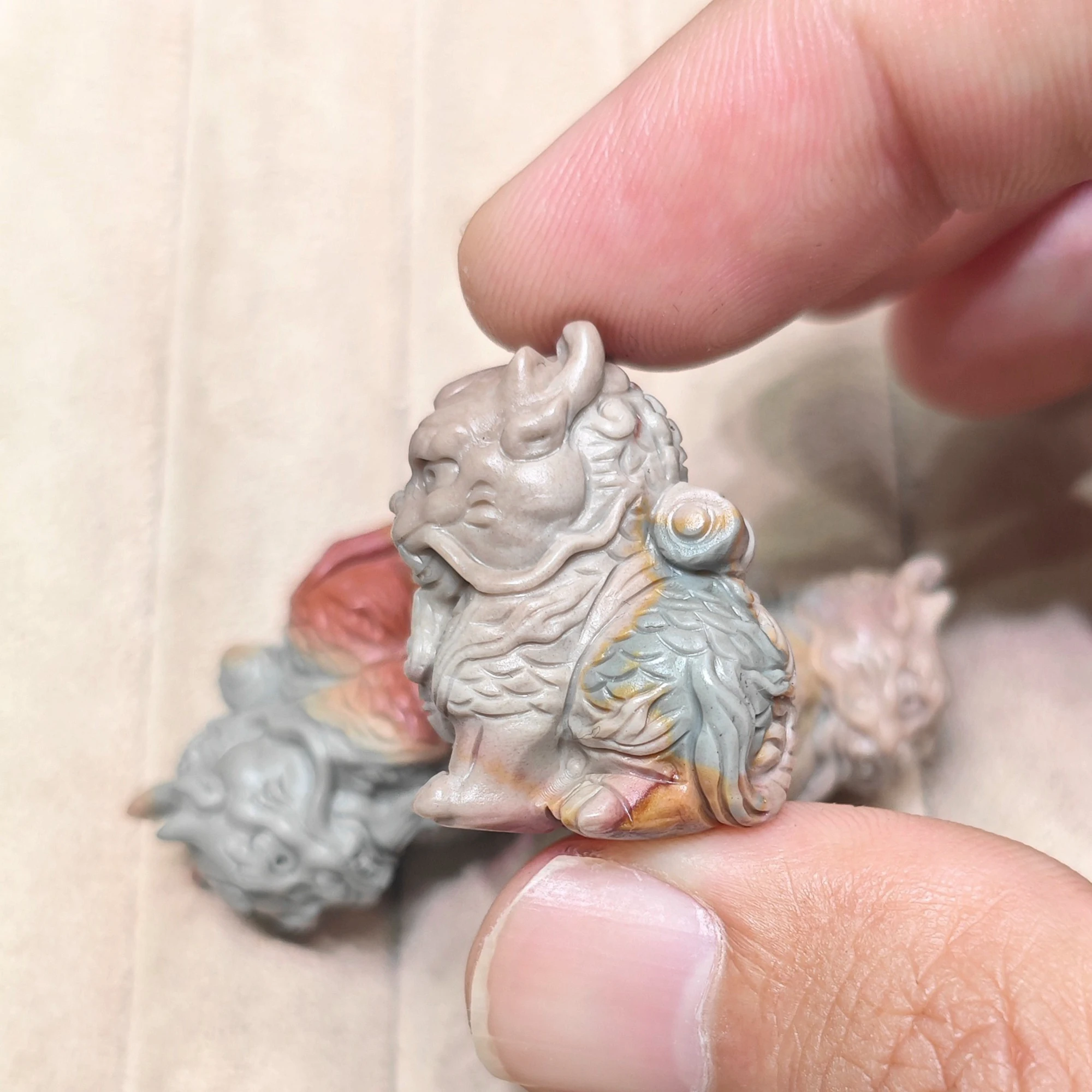 Natural Alashan Agate Mythical Beast Qilin Statue Gemstone Carving Crystal Figurine Aesthetic Desk Ornament Present Gift