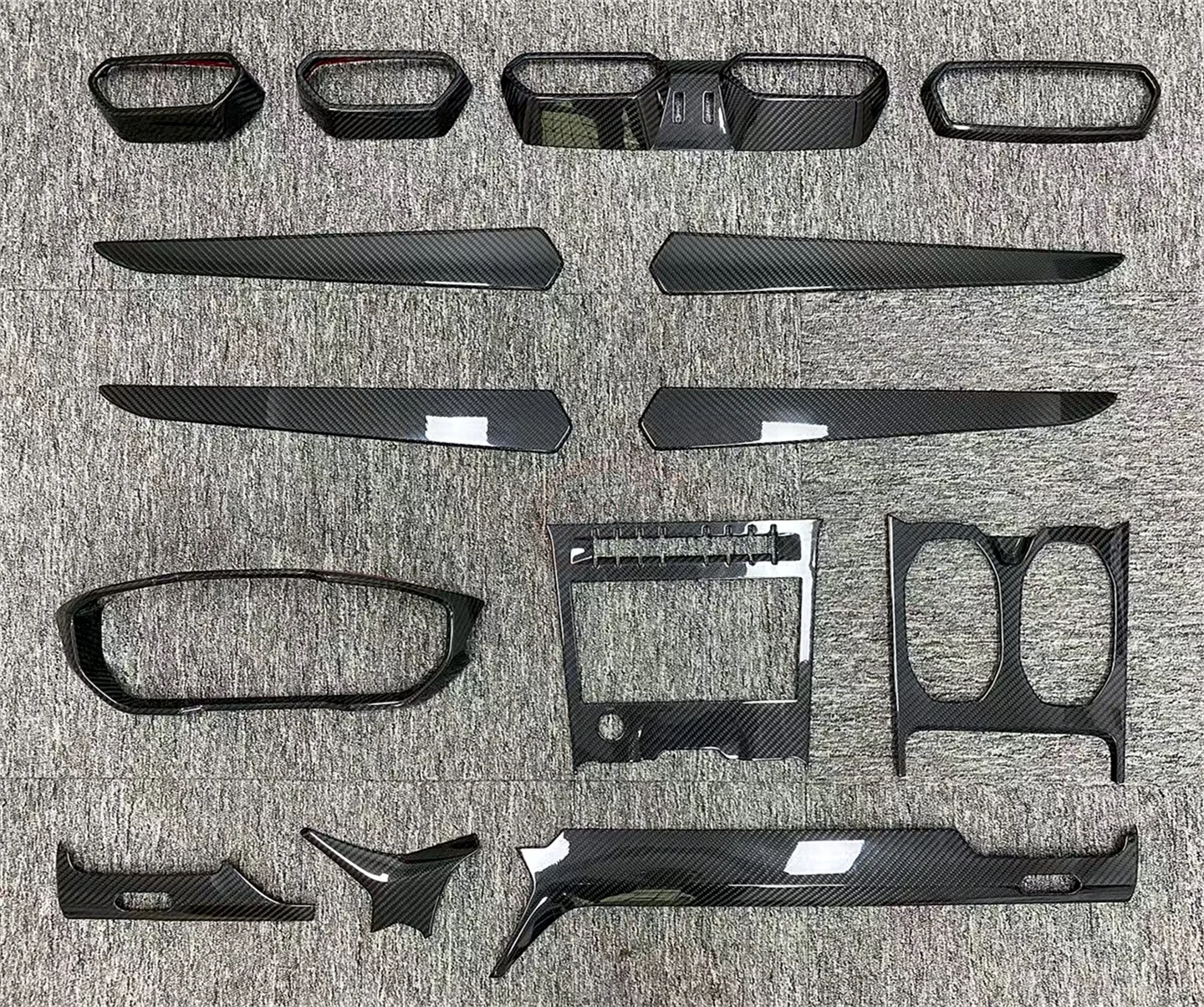 Upgrade OEM Style Dry Carbon Fiber Interior Center Console Trim air Conditioning Trim Door Trim 14 Piece for Lamborghini Urus