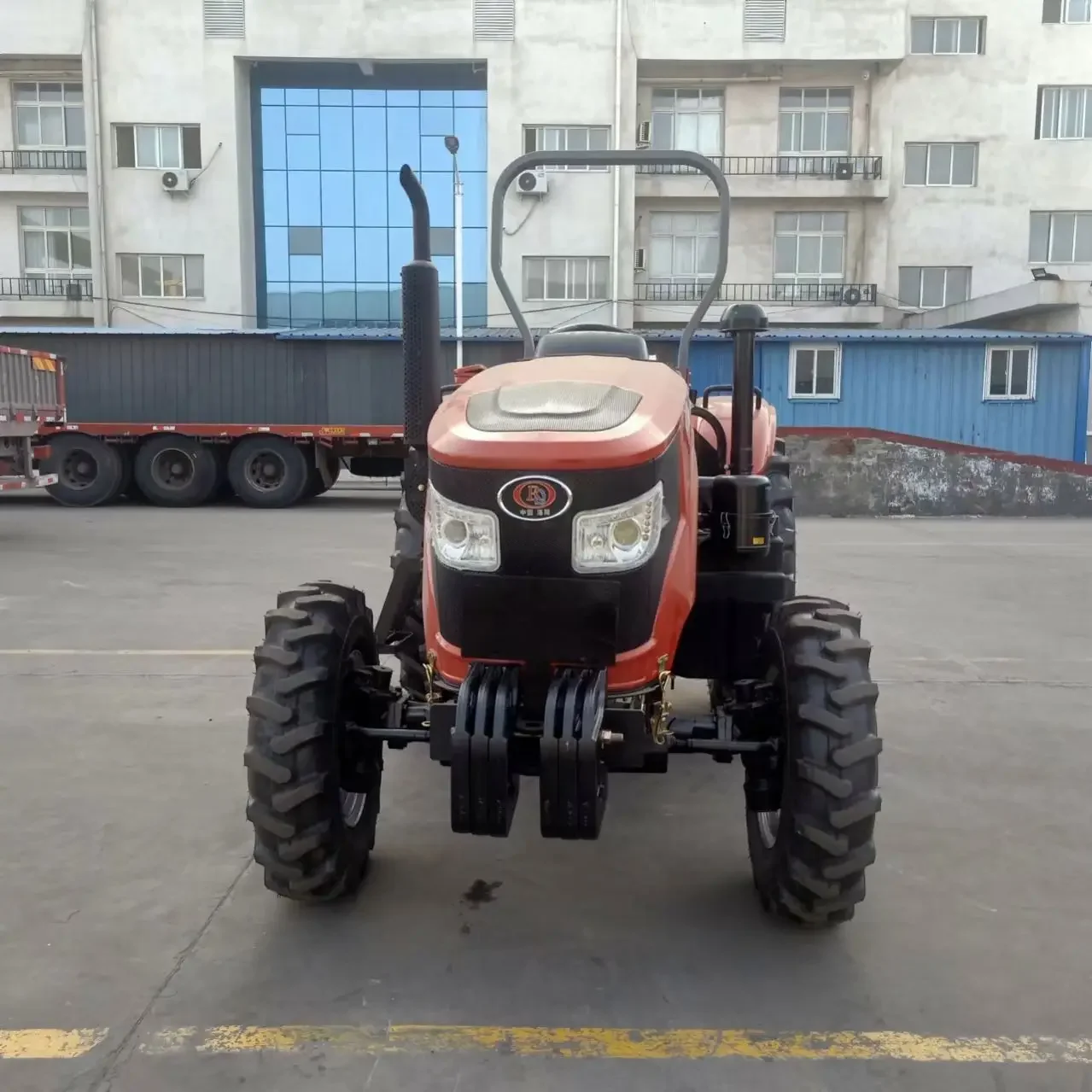 Pabrik dengan lampiran 50Hp 4X4 traktor pertanian kecil untuk pertanian