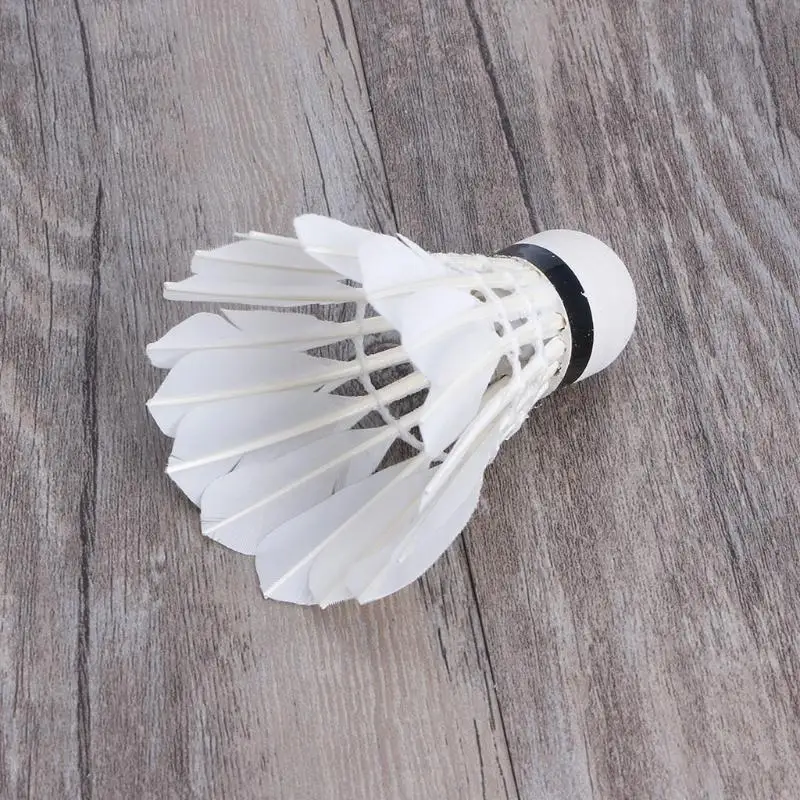 K1kd 4pcs ليلة الظلام ملونة LED LED كرة الريشة مكوك النار