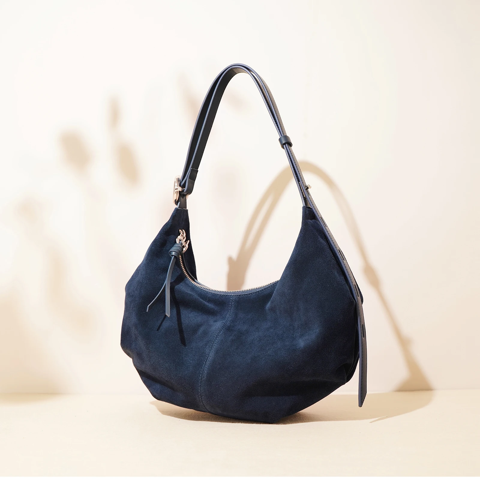 

New Women Suede Dumpling Bag Female Retro Frosted Leather Handbag Lady Large Capacity Crossbody Shoulder Bag Trendy Messenger