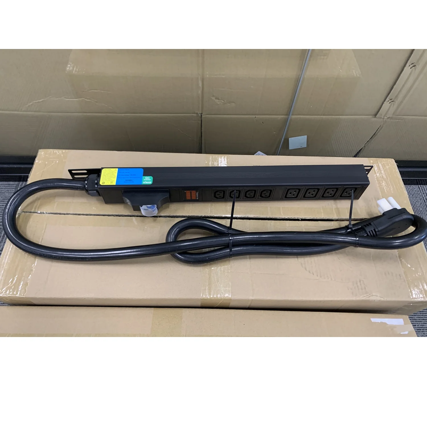 Data Center 240V 50Amp Server Cabinet L6-50P 8 Outlets IEC 4 bit C13+4 bit C19 Meter PDU Aluminum Alloy Rack Type Power Socket