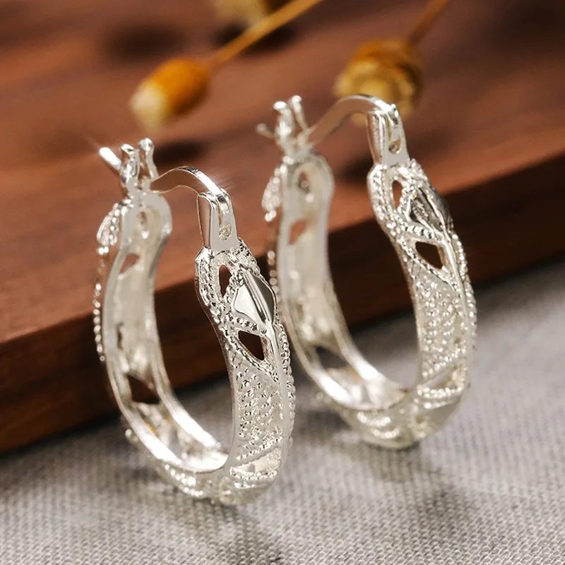 Exquisite Fashion Hoop Earrings for Women Simple Personality Silver Color Metal Carving Hollow Pattern Earrings