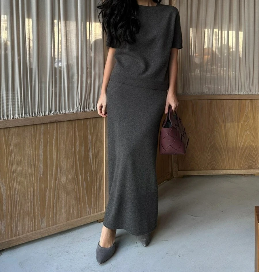 Head Over Short Sleeved Half Body Long Skirt Set 2025 Summer New Knitted Set Solid Color Minimalist Set