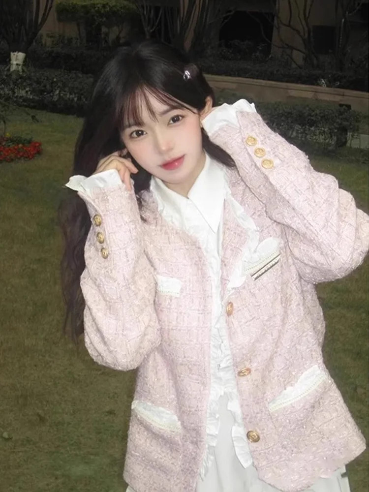 

Женская твидовая куртка-бомбер на осень, в стиле авиаторской, с отложным воротником, нашивками-значками и капюшоном, элегантная