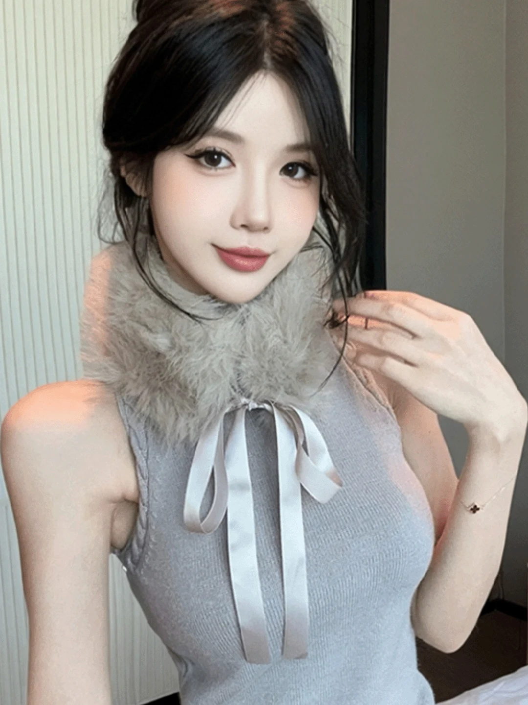 

Sexy Pure Knitted Sleeveless Top with Furry Collar Vest Inner And Outer Wear Detachable Fashion Autumn for Young Women