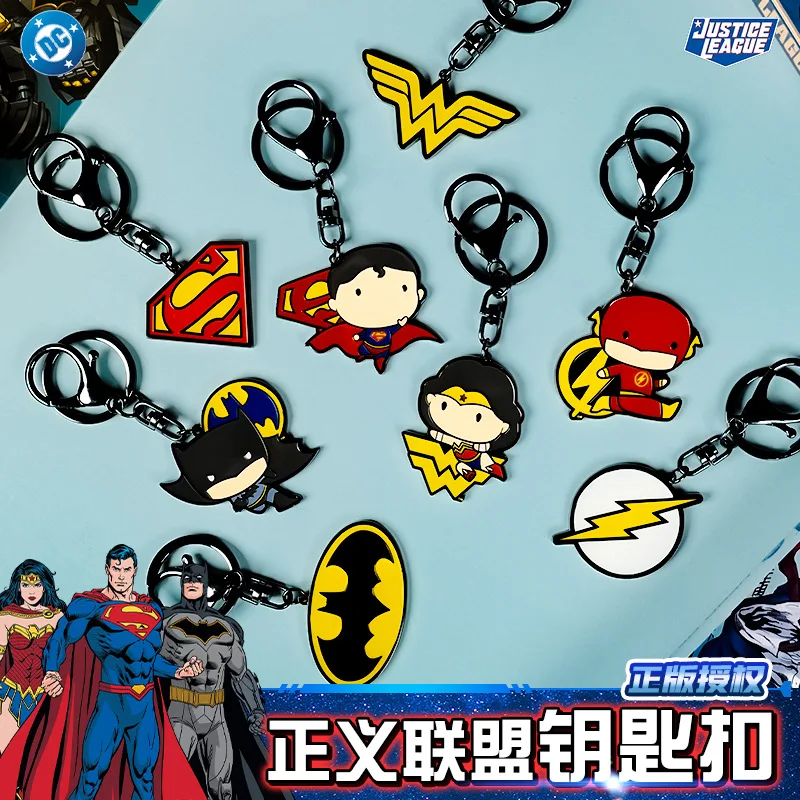พวงกุญแจซีรีส์ฮีโร่ DC ของแท้จาก Bandai ซูเปอร์แมน สไปเดอร์แมน แบทแมน จี้โลหะสำหรับกระเป๋า ของขวัญวันเกิดเด็กผู้ชาย ของขวัญคริสต์มาส