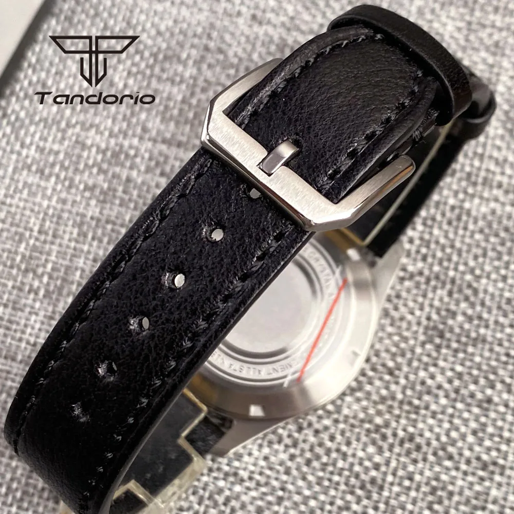 Tandorio 39Mm Pilot Eenvoudige Nh35a Heren Automatische Horloges 20bar Datum Saffier Kristal Groene Lichtgevende Schroef Kroon Leren Band