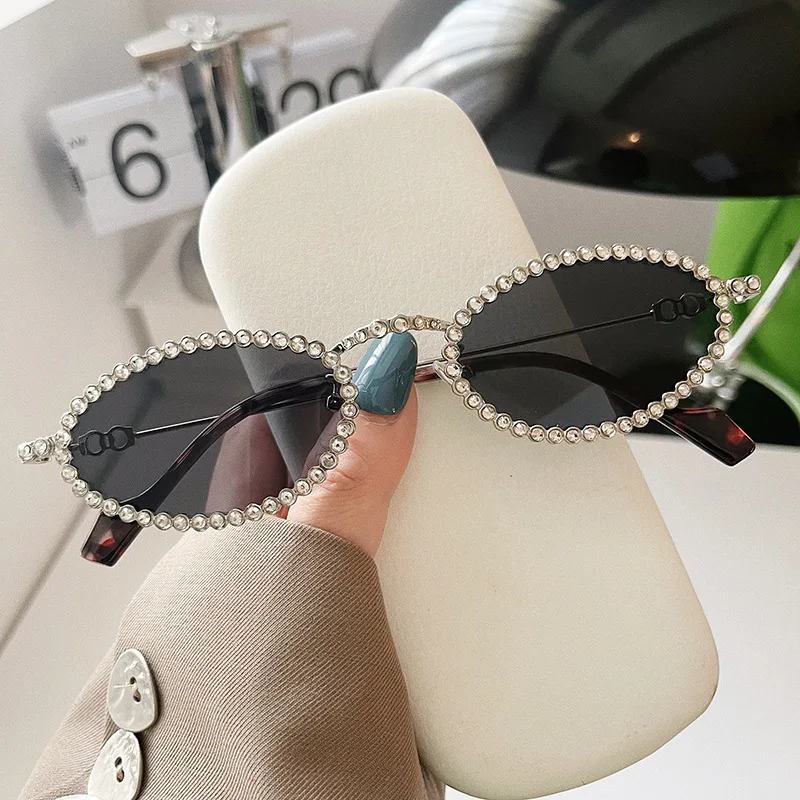 New Decorative Diamonds Oval Sunglasses Women's Luxury Brand Designer Sun Glasses Metal Frame Women Fashion Eyewear Gafas De Sol