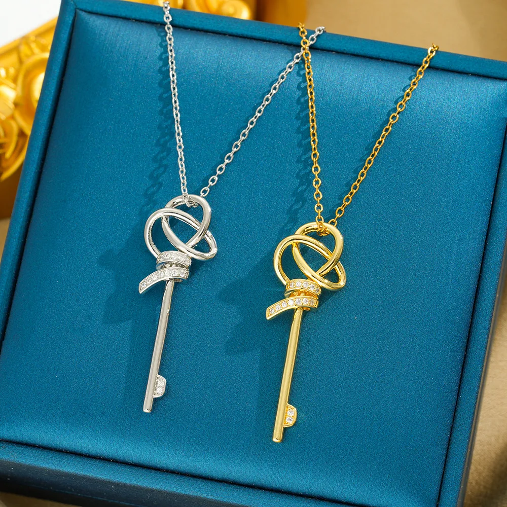 

A semi-diamond titanium steel necklace with knots for women, a key with twisted lines, is versatile and fashionable