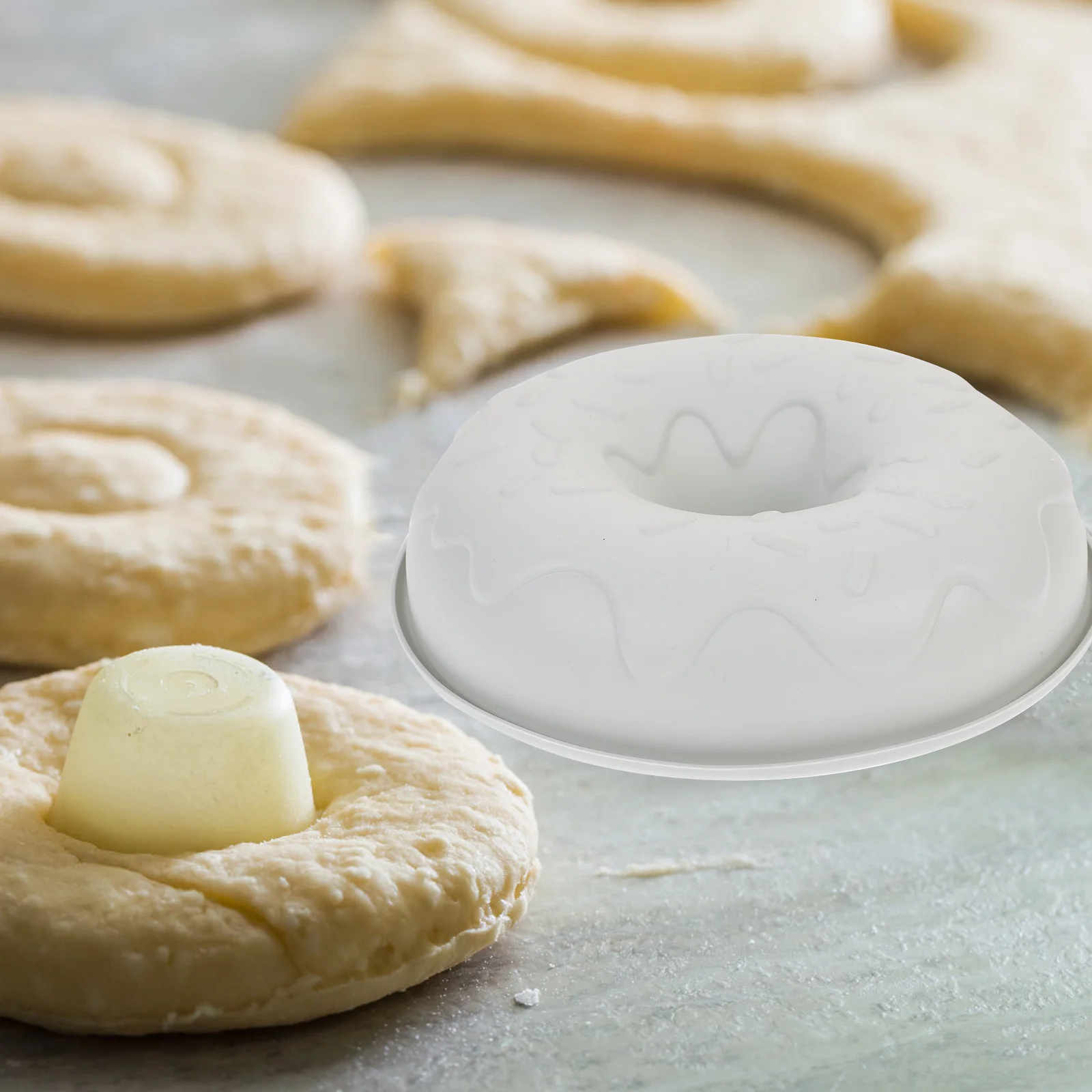 

1Pcs Creative Donut Mold Food-Grade Silicone Doughnut Mould for Homemade Baking DIY Desserts Easy Release Donut Casting Mould