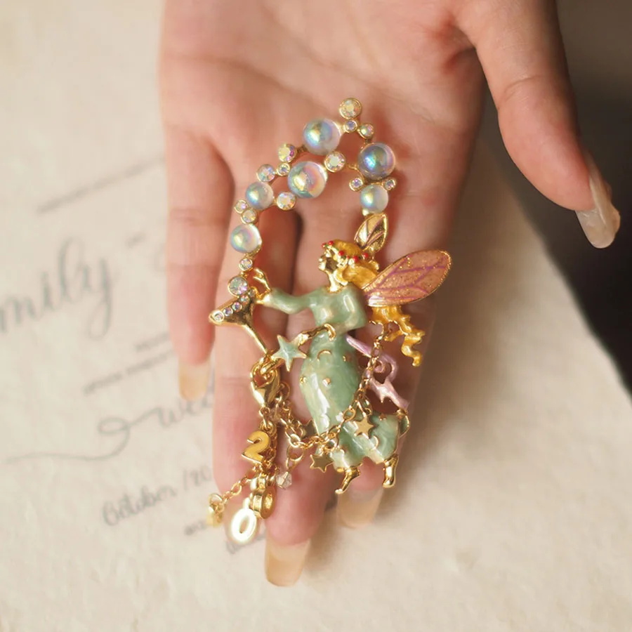 Baroque Vintage  Women Men Middle Angel Dazzel Bubbles Tassel Brooches Badges Retro Unisex Classic Enamel Pins Accessories