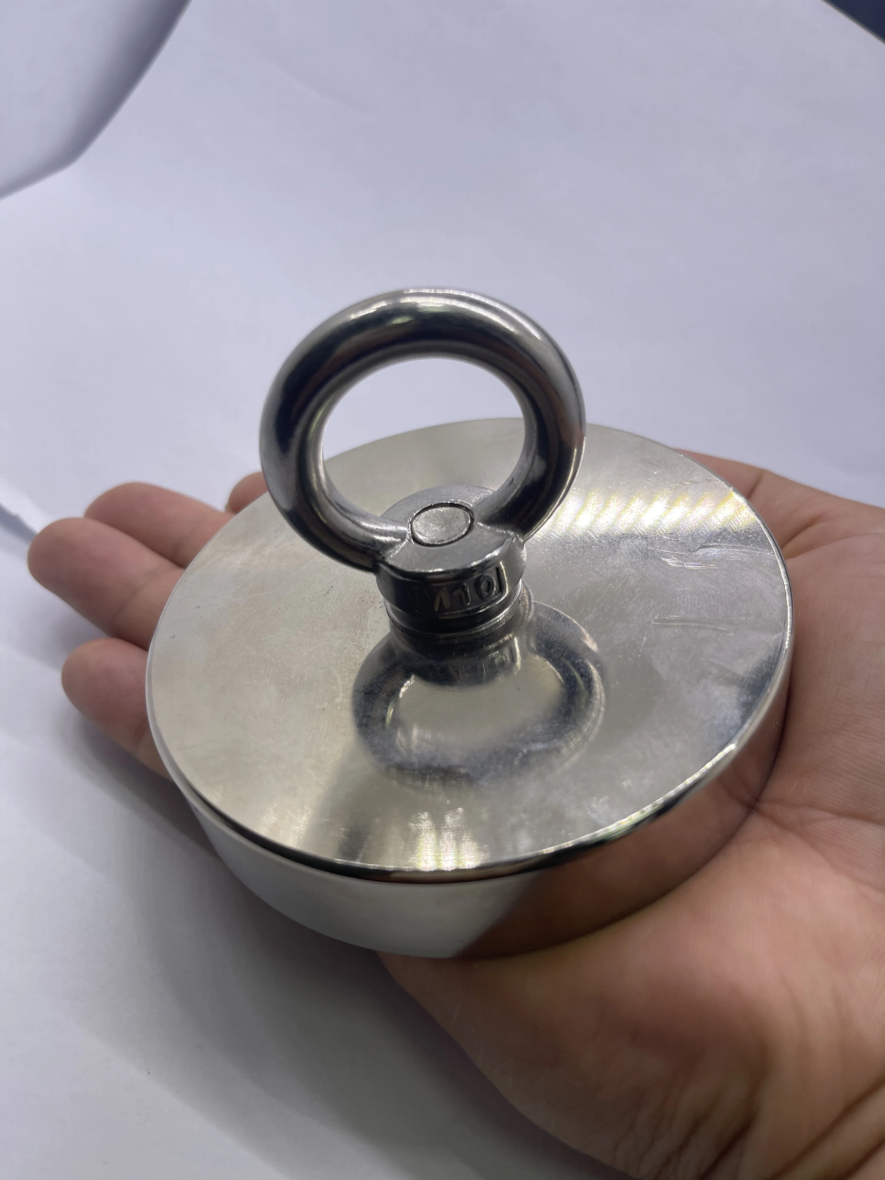 

1pcs diameter 90mm strong magnet, strong adsorption force, very suitable for deep-water metal salvage metal objects