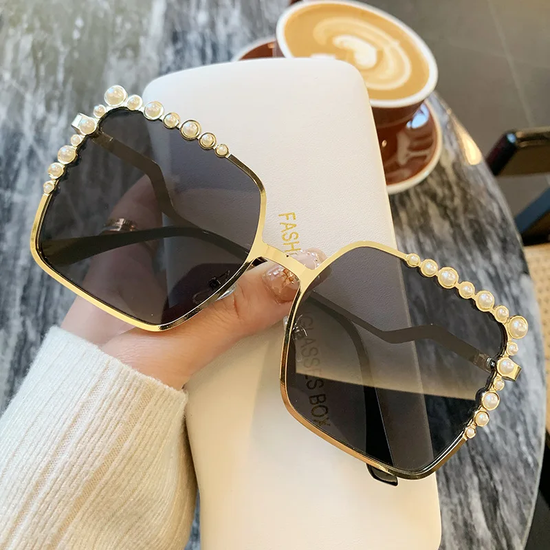 Luxury Brand Sunglasses Pearl Decoration Women Fashion Shades Uv400 Lady's Vintage Glasses