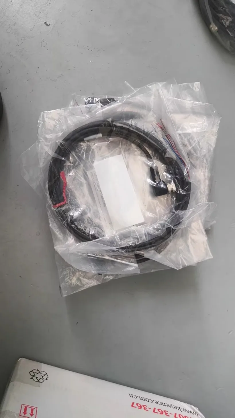 1PC  KEYENCE GS-P8L3 Cable GSP8L3 M12 L‑Shaped 8‑Pin Standard Safety Interlock#Xing