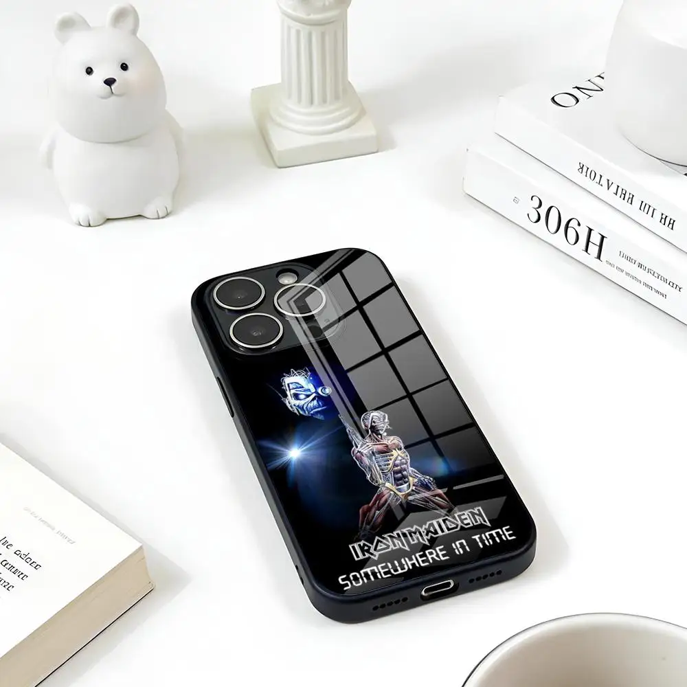 Image of Iron R-Rock Maiden Handyhülle für iPhone 17 16 15 14 13 12Pro Max Xr Air Plus Schwarzes Glas Silber Hartschalen-Cover