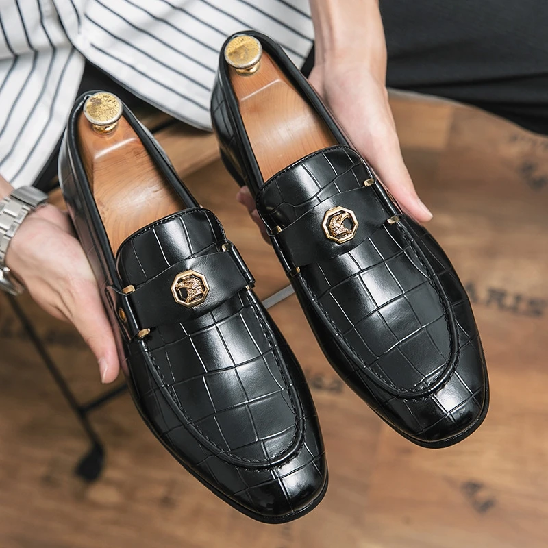 New Fashion Gentleman Patent Leather Shoes For Men Business Party Flats Dress Driving Loafers Homecoming Pageant Footwear