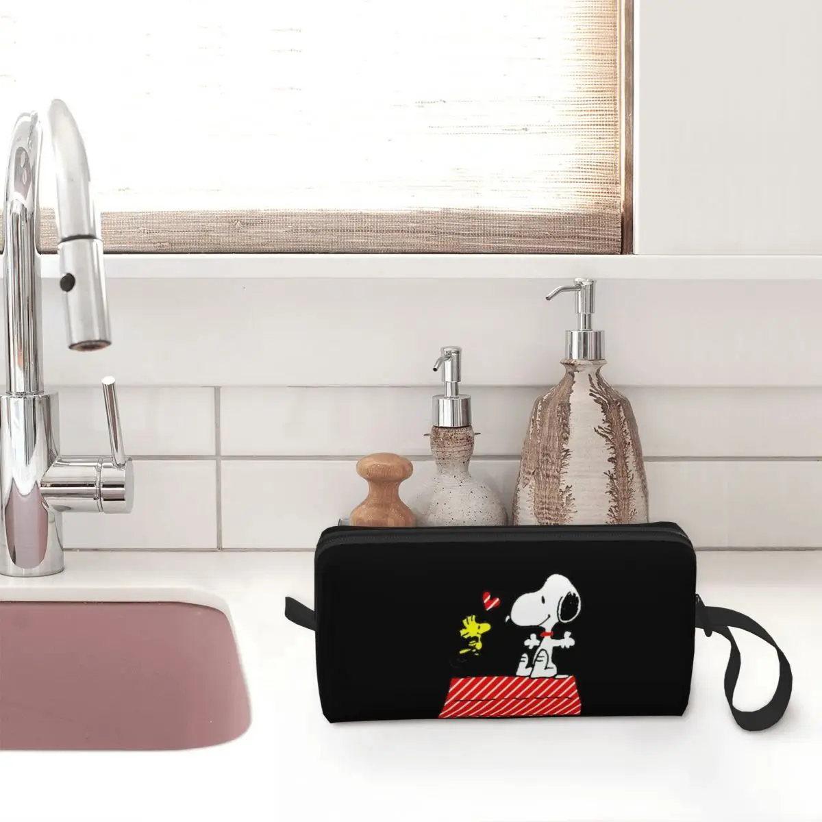 Custom Travel Cartoon Snoopy Red Stripe Disney borsa da toilette Cute Cosmetic Makeup Organizer per Beauty Storage Dopp Kit Case