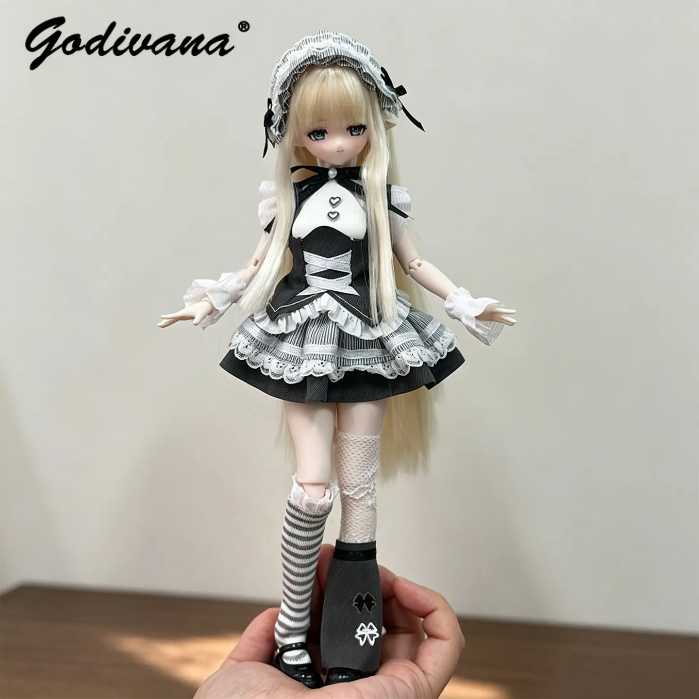 かわいい黒白メイドbjd人形衣装セットボンネット帽子ハートボタンコルセットベストフリルレーススカートレースカフスソックスフィット1-8-bjd
