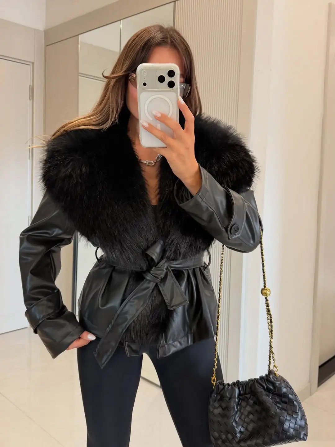 Women Winter Faux Fur Big Collar PU Leather Jacket, Belted Waist Slim Short Coat Warm Fashion Outerwear for Women Party Daily