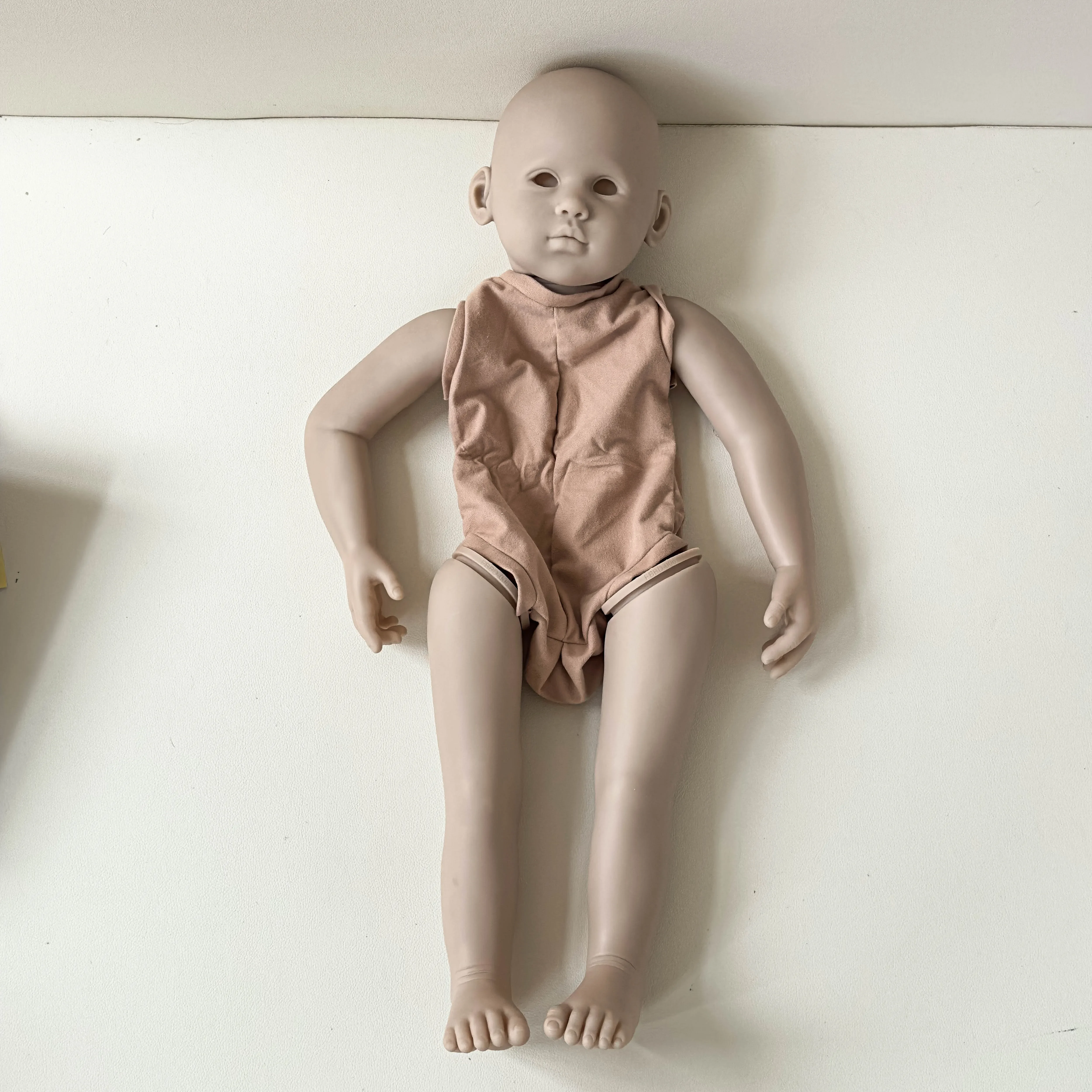 

EGO 32Inch Reborn Doll Kit Louisa Limited Edition Popular Kit Soft Body Touch Fresh Color Vinyl Kit