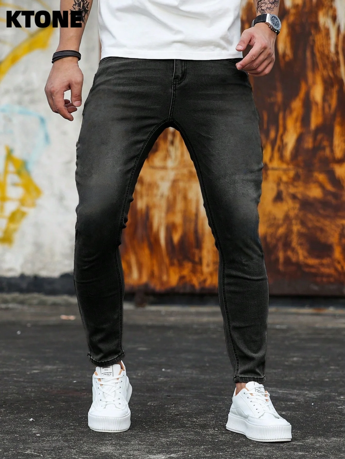 

Slim Jeans for Man Drip Light Retro Original Dating. No accessories or belts included.