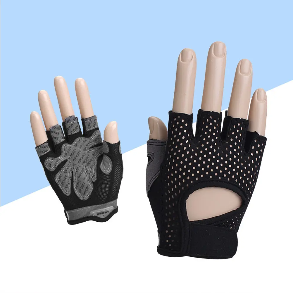

Women Black S Finger Vent Half Finger Training Gloves Strength Gym Sports Gloves for Weightlifting Dumbbell Exercise Equipment