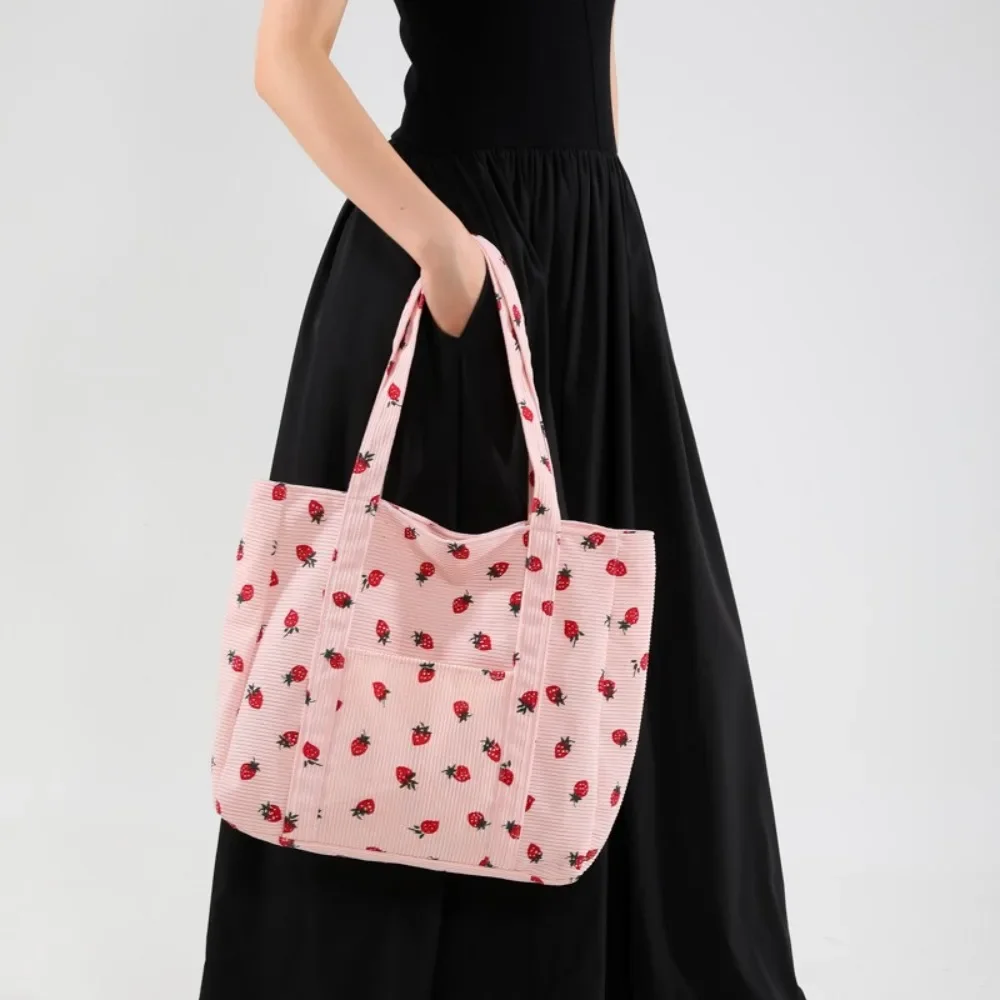 حقيبة يد سروال قصير ذو سعة كبيرة وسحاب سروال قصير على شكل فراولة حقيبة شاطئ بطبعة فراولة #3