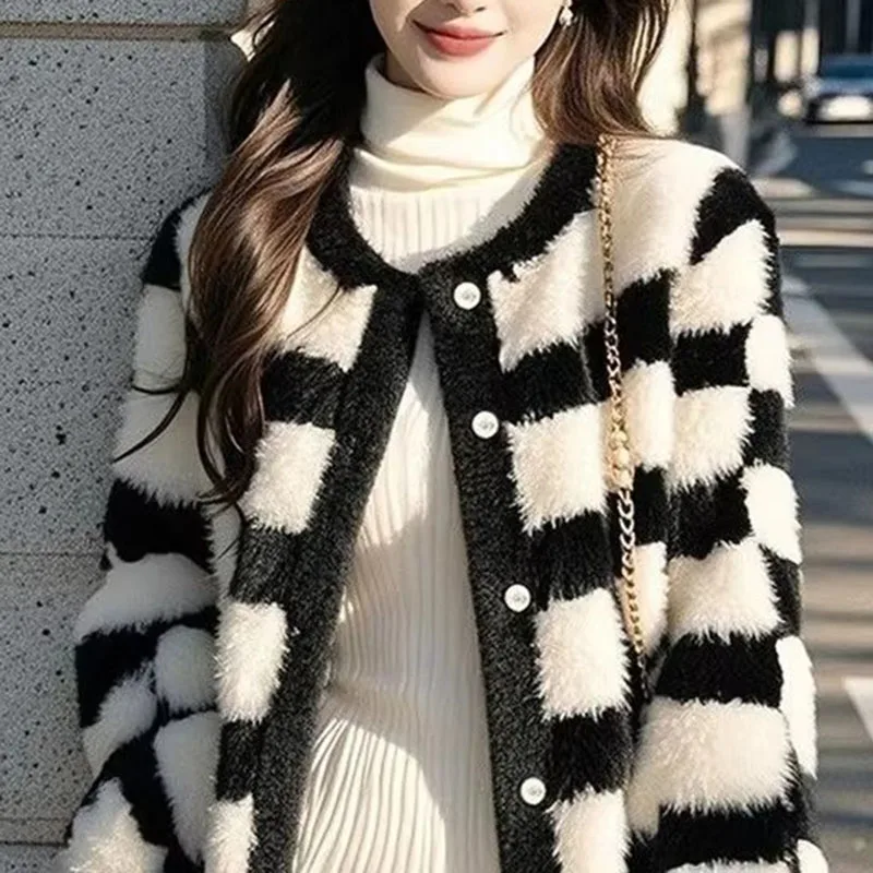

2025 New Spring Autumn Jacket Women's Coat Round Neck Black White Checkerboard Grid with Thickened Velvet Soft Fluffy Outerwear