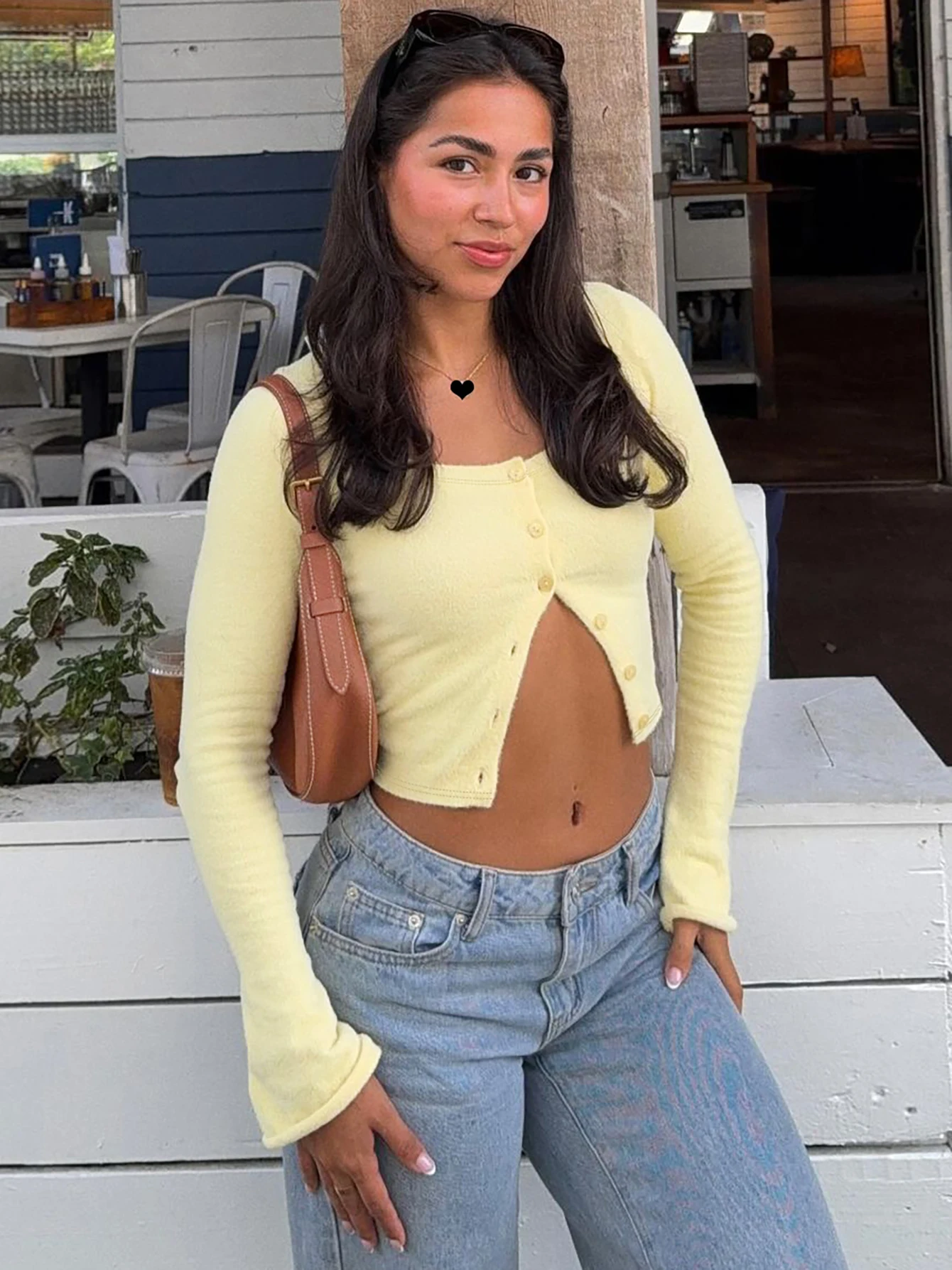 

Hugcitar модная однотонная футболка с квадратным воротником и длинными расклешенными рукавами на пуговицах, сексуальная укороченная футболка, топ, осенний женский наряд, уличная одежда для вечеринки, фестиваля