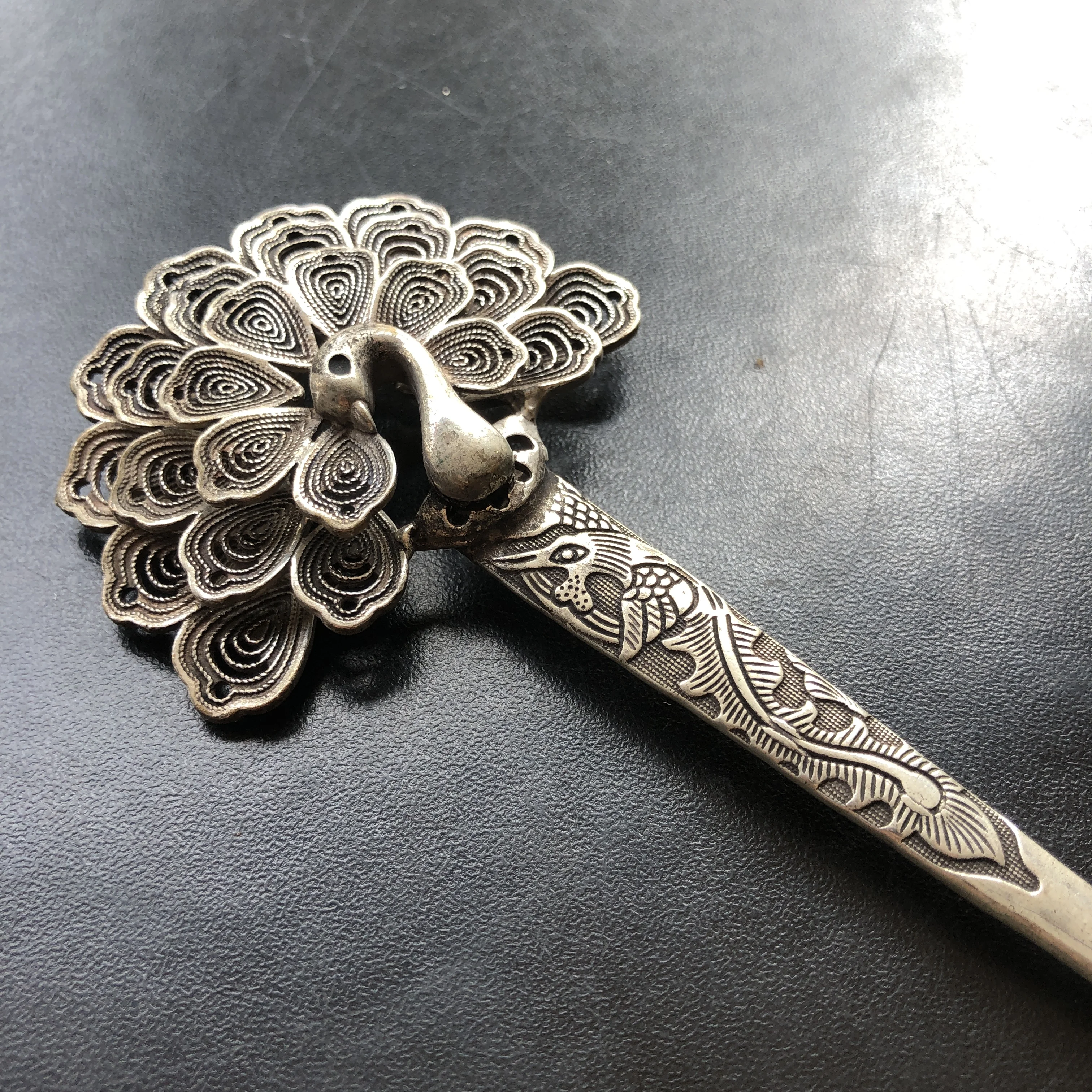 Vintage Peacock Hair Stick Tibetan Silver Filigree Craft Hairpin Retro Chinese Style Hanfu Hair Jewelry for Women Bun Updo Headd