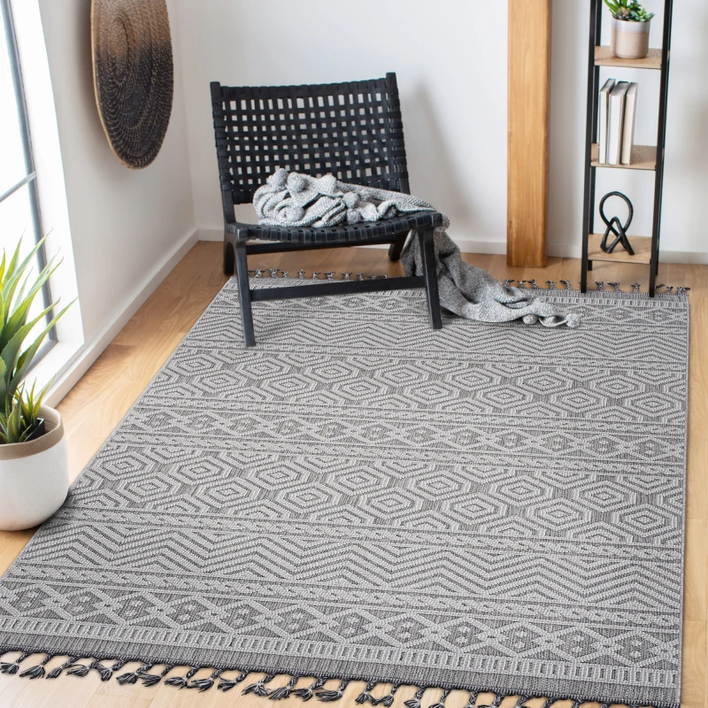 

LOOM & LUXE Collection 4X6 Grey/White /Geometric Indoor/Outdoor Area Rug