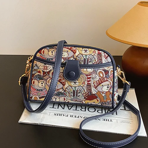Imagen 1 del producto Bandolera de hombro versátil a la moda para chica, Bolso cruzado de lona con osito para mujer, Bolso pequeño con solapa cuadrada 2025, Bolso de muje