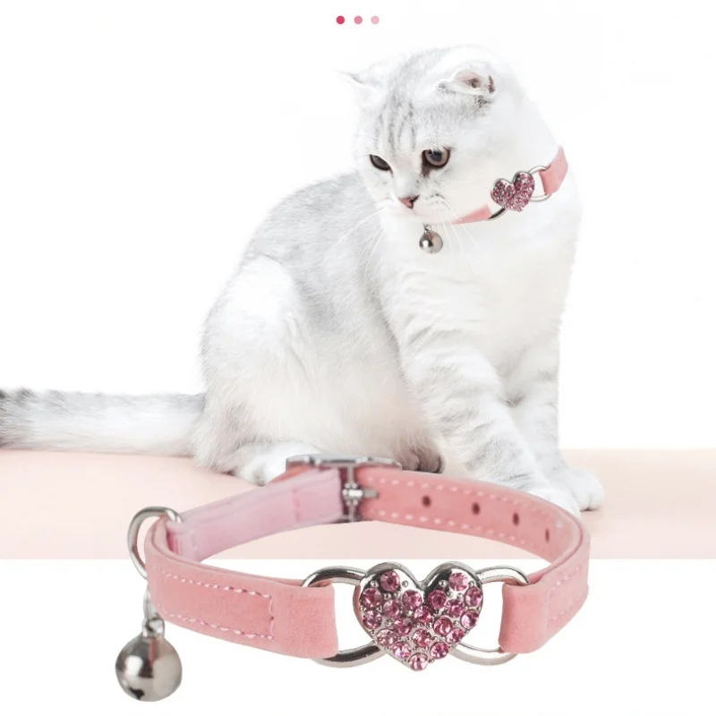 Collar de gato en forma de corazón con campana, Collar ajustable elástico de seguridad, Collar de cristal de gato de terciopelo suave para suministros para mascotas y cachorros