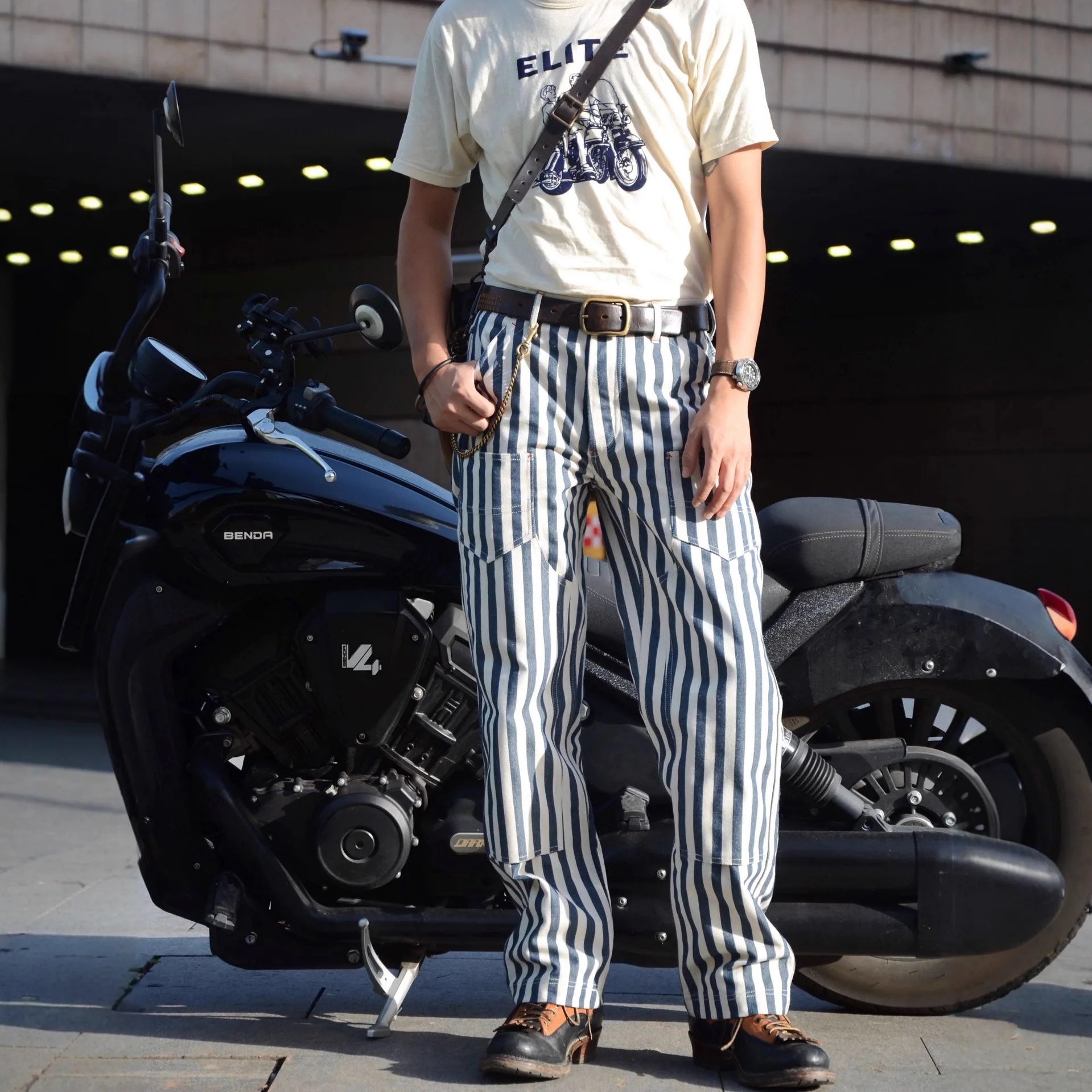 Męskie spodnie w paski o grama – Retro Track Pant recenzja i cena