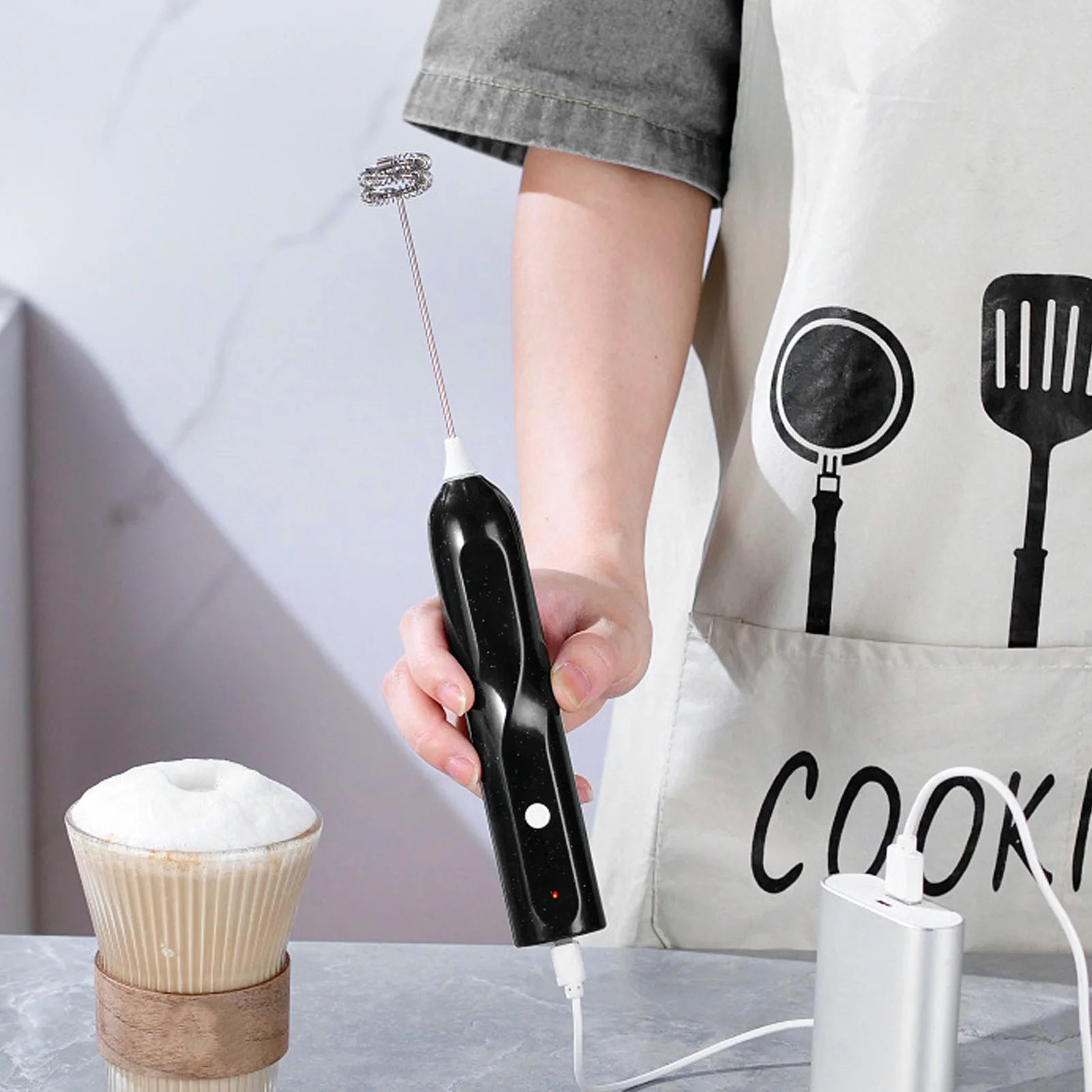 Espuma de leite recarregável, varinha portátil para espuma de leite com 2 acessórios de batedor, batedor elétrico, misturador de bebidas, espumador para café e ovo