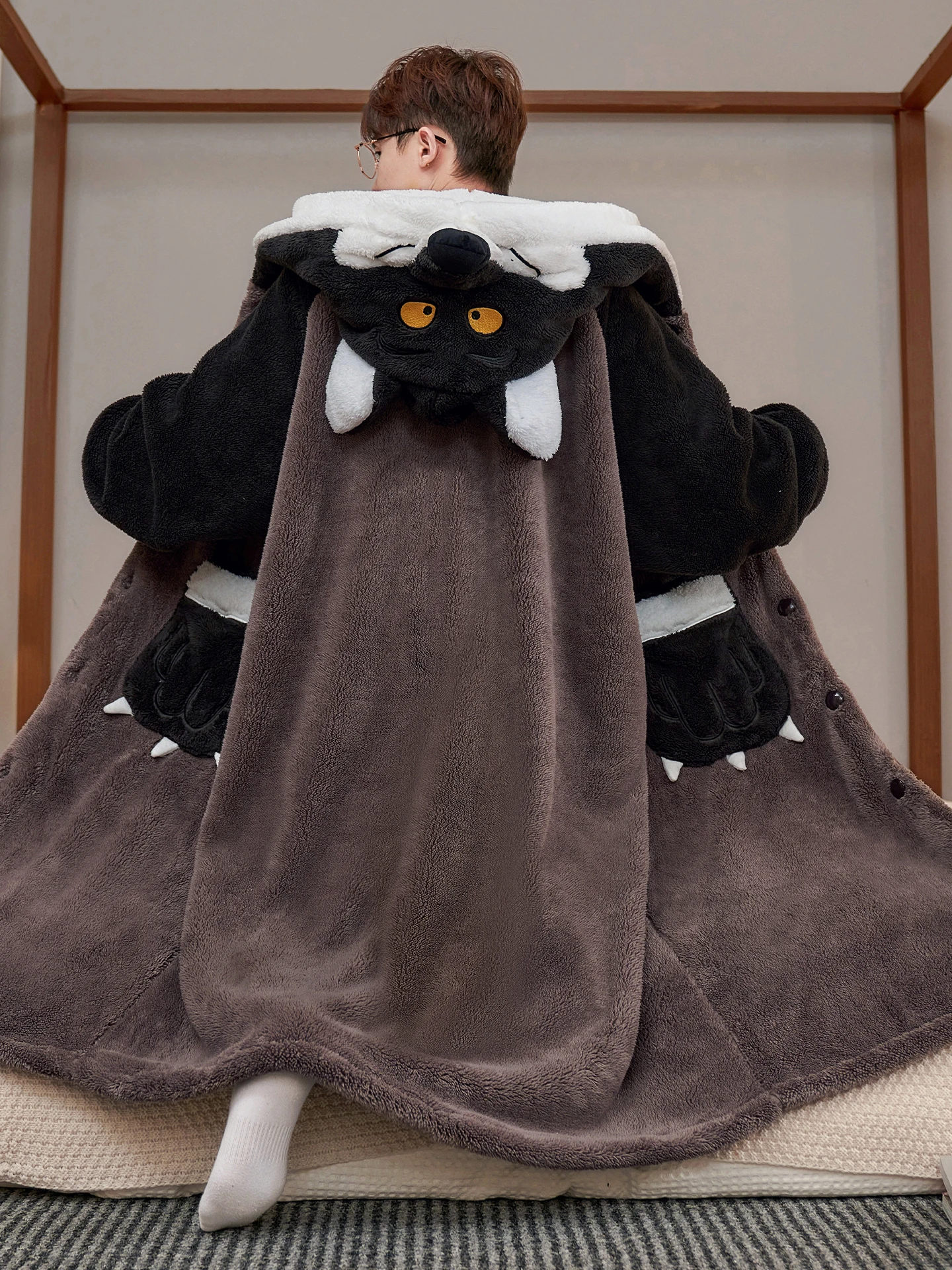 men's-long-thick-coral-fleece-sleepwear-winter-robe-home-clothes-comfortable-loose-fit-youth-winter-pyjamas-cartoon-pattern