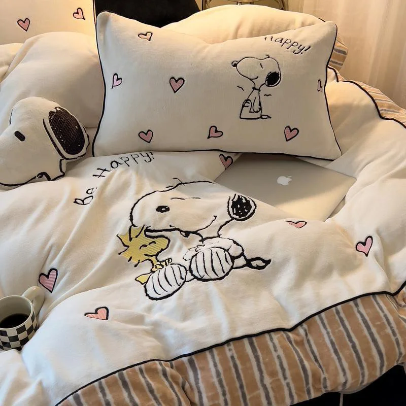 Minso Snoopys-ropa de cama de dibujos animados para niña, conjunto de cuatro piezas de algodón de felpa para dormitorio de estudiantes, terciopelo de leche, Anime para el hogar, regalos de otoño e invierno