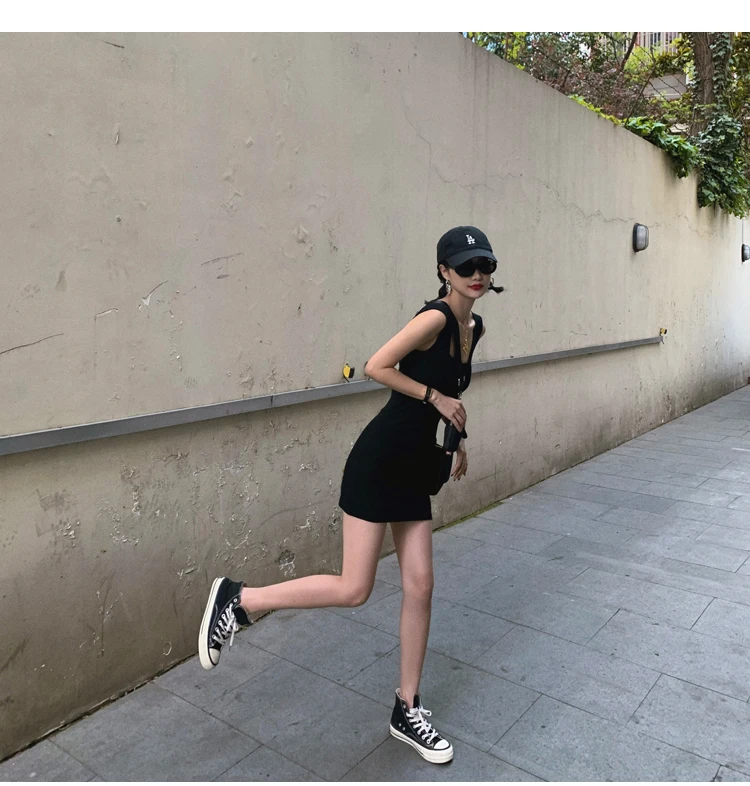 AOSSVIAO Sexy Slim Fit Bodycon Minikleider für Frauen 2026 Sommer Neuankömmling Schwarz Weiß Grau Tankkleid mit quadratischem Ausschnitt – Detail 6