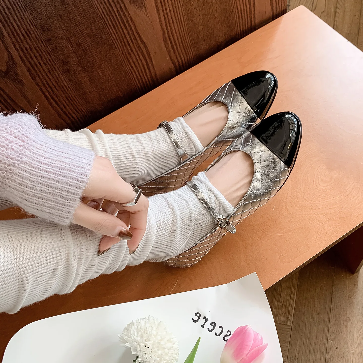 Spring Xiaoxiangfeng color matching ballet flats~ round head light mouth one-word buckle flats large size sheepskin single shoes