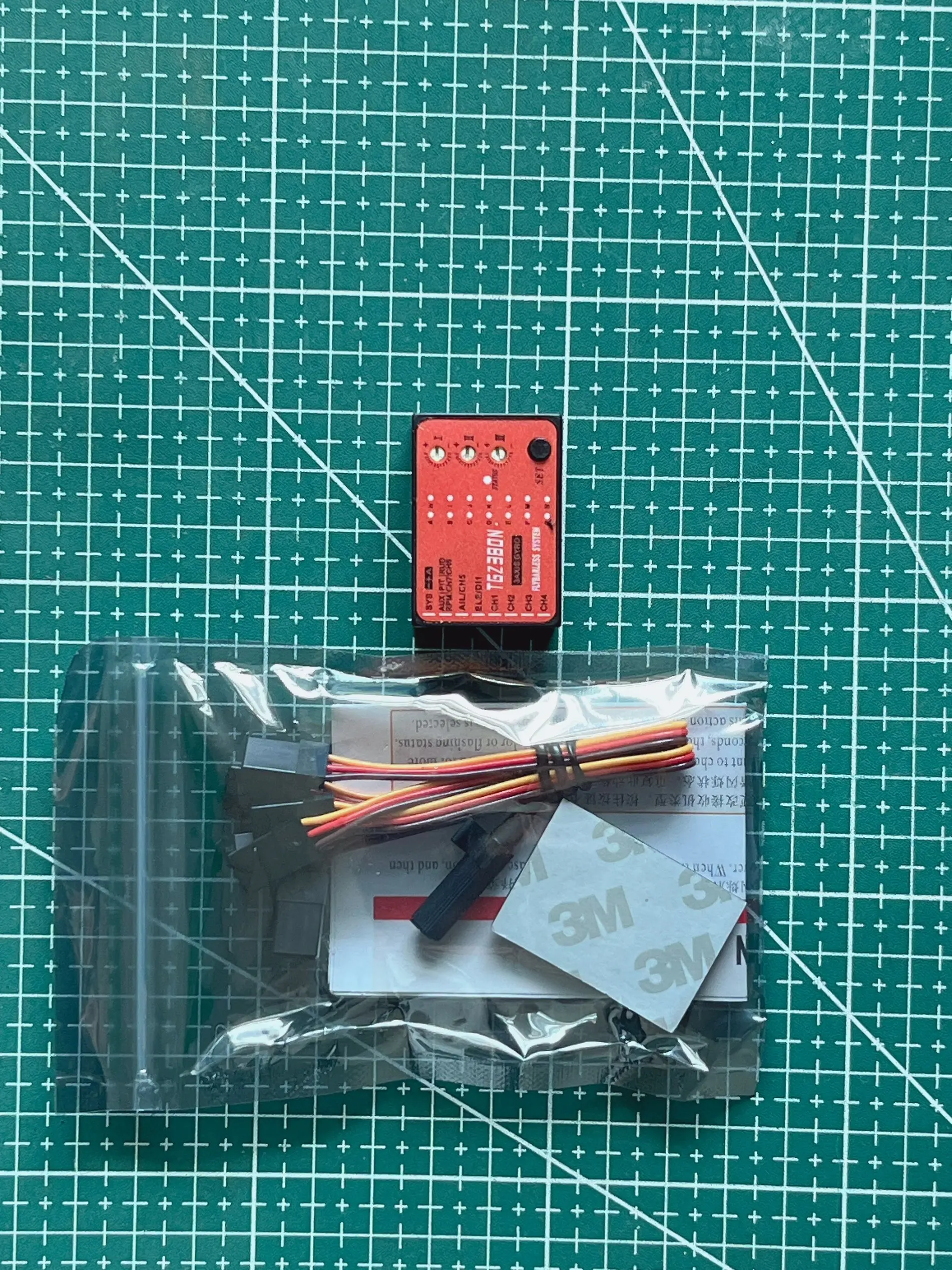

TGZ380N TGZ380 3Axis Gyro Aileron-free System Gyroscope with Servo Connection Cable for 200-700 RC Helicopter / Aircraft Parts