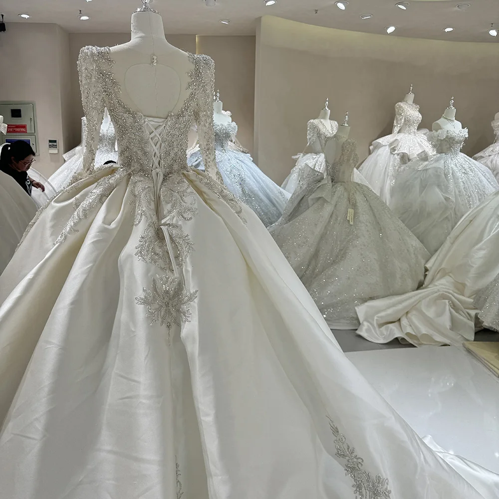 Charmante O-hals Trouwjurken Kant Baljurk Lange Mouwen Knoop Bruidsjurk Hof Trein vestidos de novia boda Aangepast