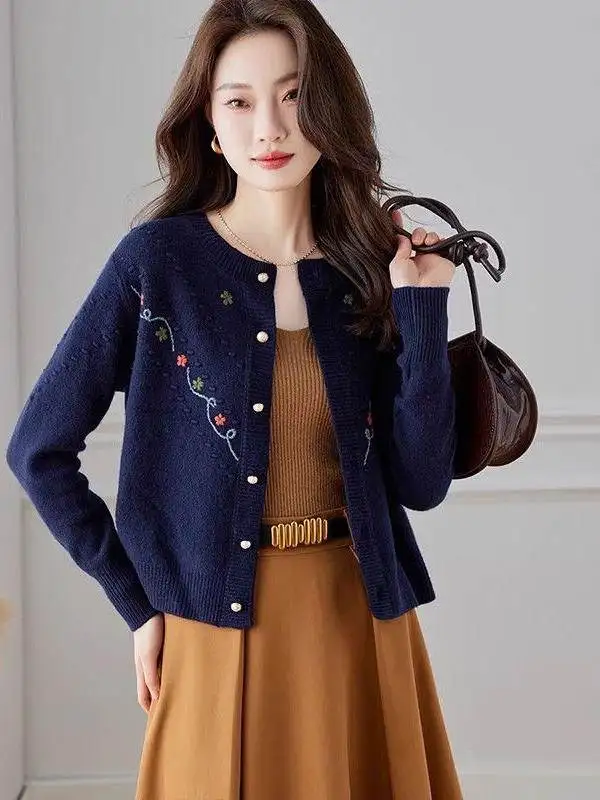 Autumn Winter New Hand Embroidered Floral Knitted Short Open Cardigan Women's Loose Outerwear Soft High End Sweater Trendy