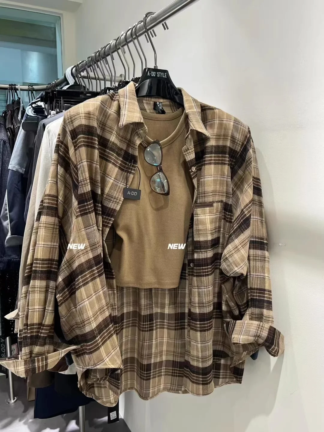 

Шикарный ранний осенний клетчатый цветной женский топ на бретелях и комплект из двух предметов, модный утягивающий жилет для поездок на работу