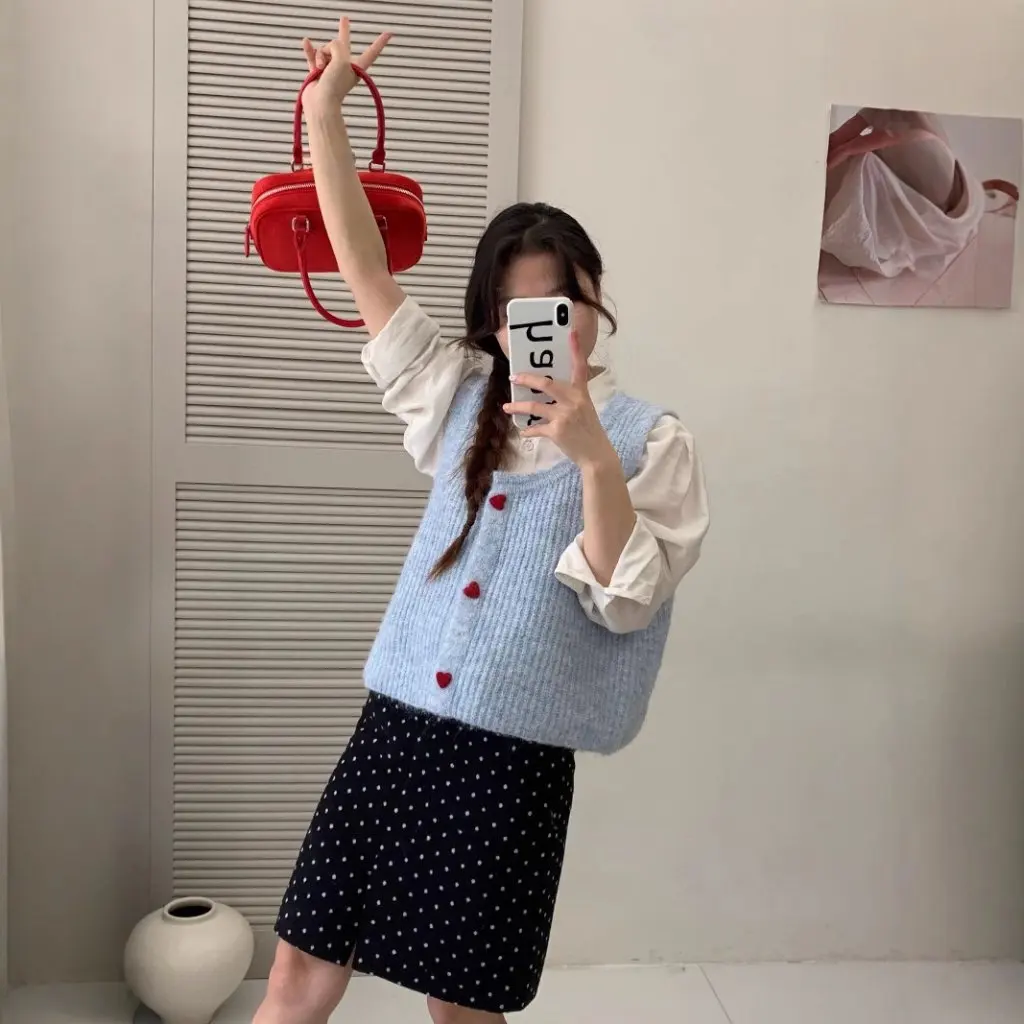 

Women's Early Spring Korean Style Knitted Vest Heart Button Low round Neck Soft Waxy Plush Fluffy Stacked Mixed Color