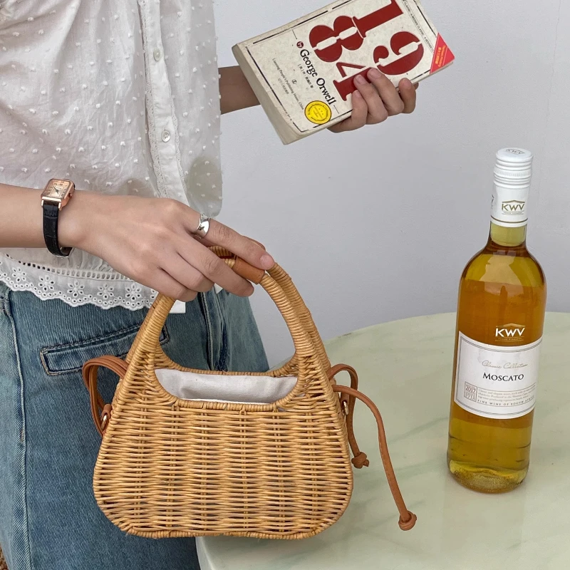 

Japanese Style Handmade Rattan Bag Vintage Boho Shoulder Purse for Beach Vacation Woven Straw Crossbody Bag Summer Seaside Tote